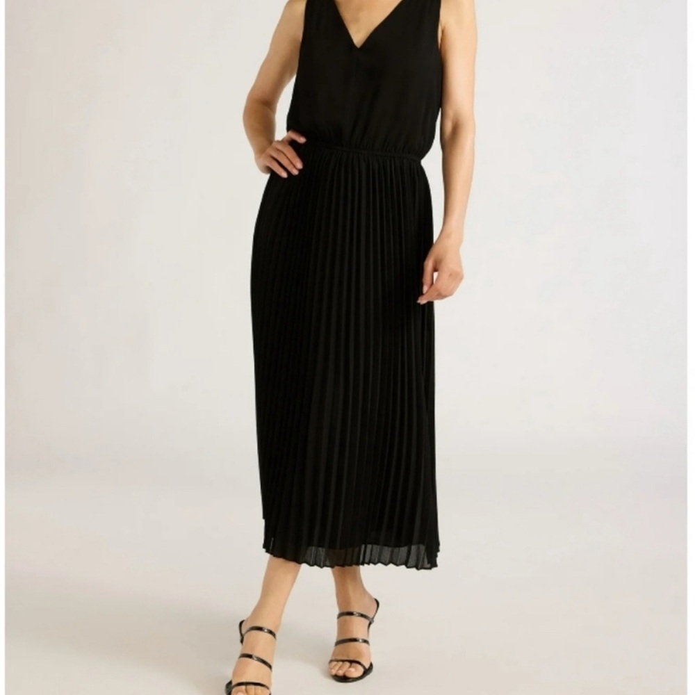 Sofia Vergara Black Sleeveless Dress